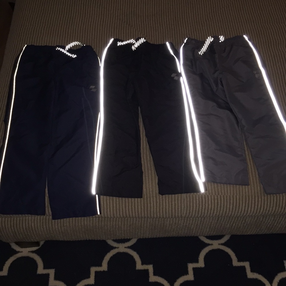 Place sports pants. Size 5t